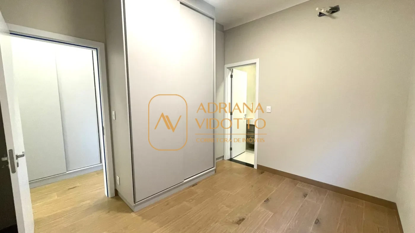 Imagem de CASA ALTO PADRÃO EM CONDOMÍNIO COM 3 SUÍTES, PISCINA E ESCRITÓRIO