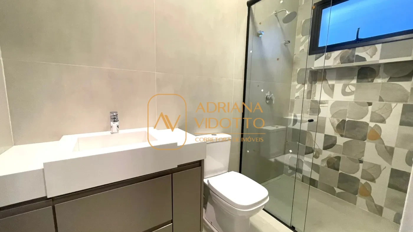 Imagem de CASA ALTO PADRÃO EM CONDOMÍNIO COM 3 SUÍTES, PISCINA E ESCRITÓRIO