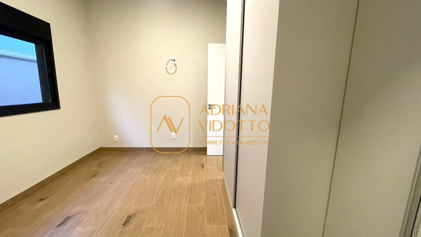 Imagem de CASA ALTO PADRÃO EM CONDOMÍNIO COM 3 SUÍTES, PISCINA E ESCRITÓRIO