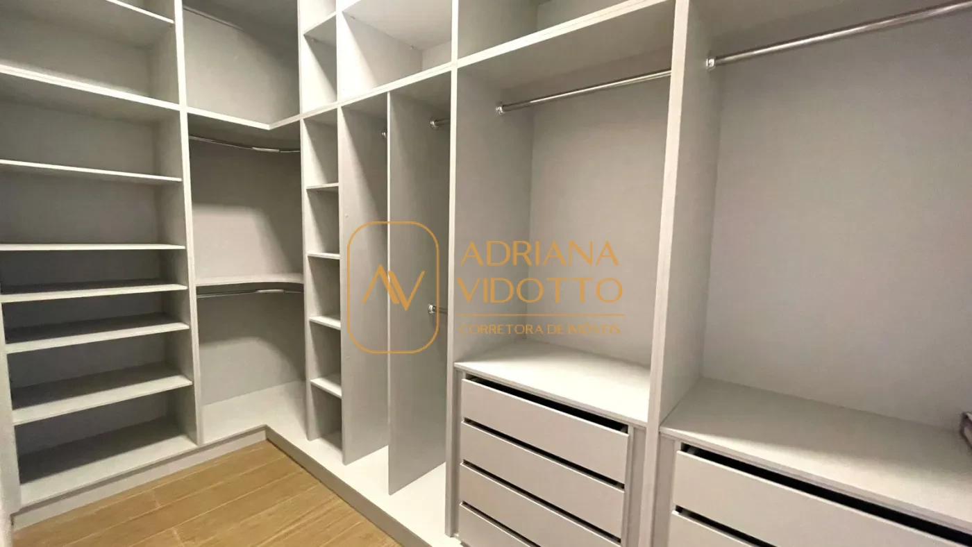 Imagem de CASA ALTO PADRÃO EM CONDOMÍNIO COM 3 SUÍTES, PISCINA E ESCRITÓRIO