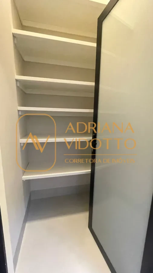 Imagem de CASA ALTO PADRÃO EM CONDOMÍNIO COM 3 SUÍTES, PISCINA E ESCRITÓRIO