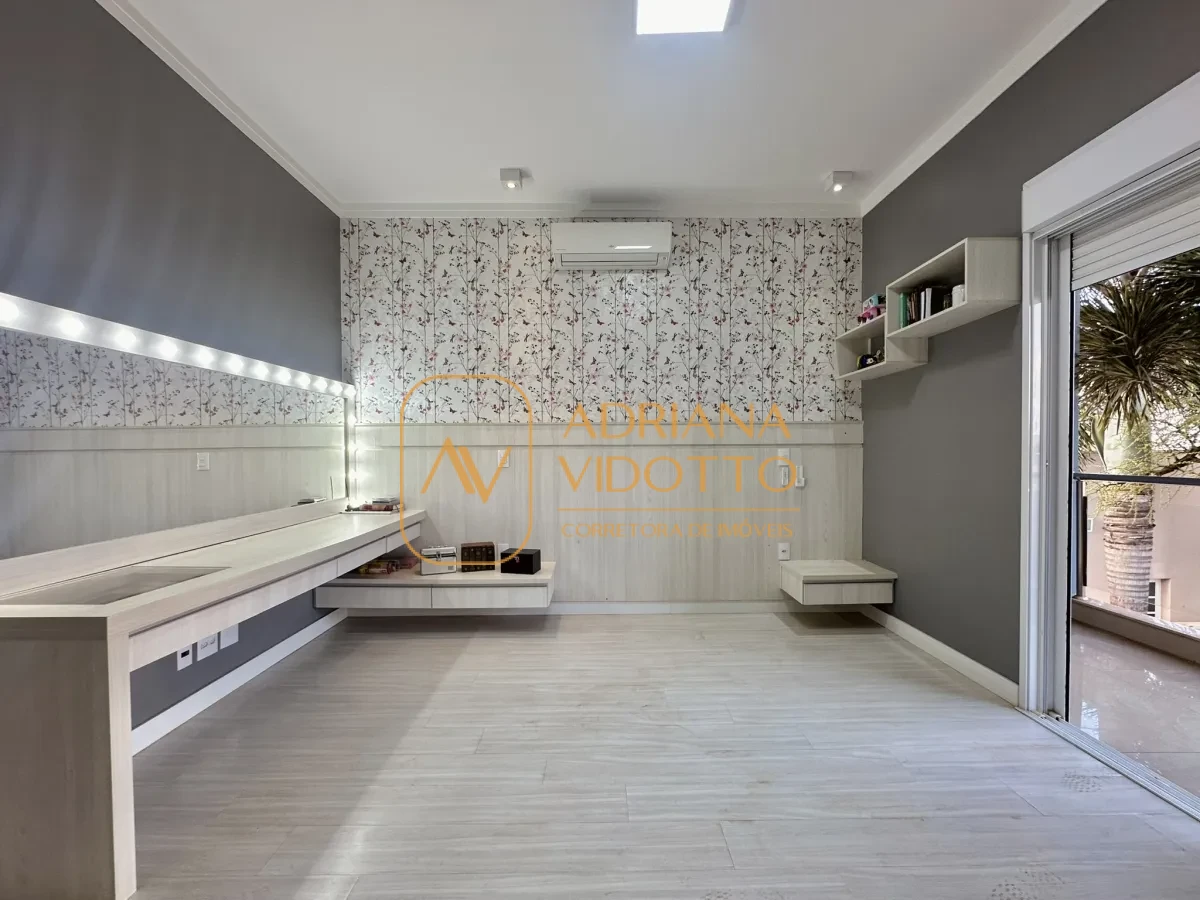 Imagem de IMÓVEL DE ALTO PADRÃO EM CONDOMÍNIO COM 4 SUÍTES, PISCINA, SALA DE JOGOS COM JACUZZI E CINEMA.