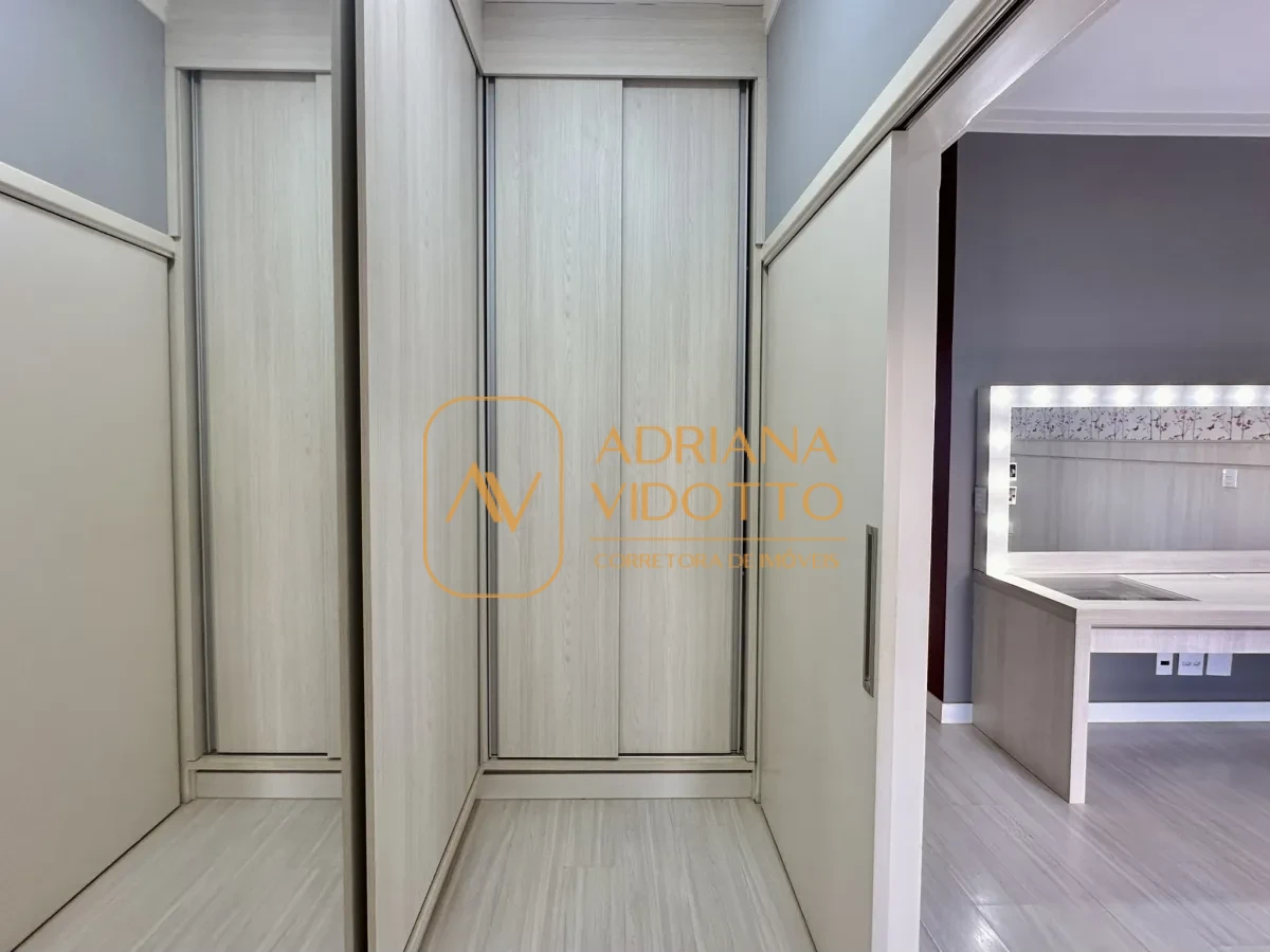 Imagem de IMÓVEL DE ALTO PADRÃO EM CONDOMÍNIO COM 4 SUÍTES, PISCINA, SALA DE JOGOS COM JACUZZI E CINEMA.