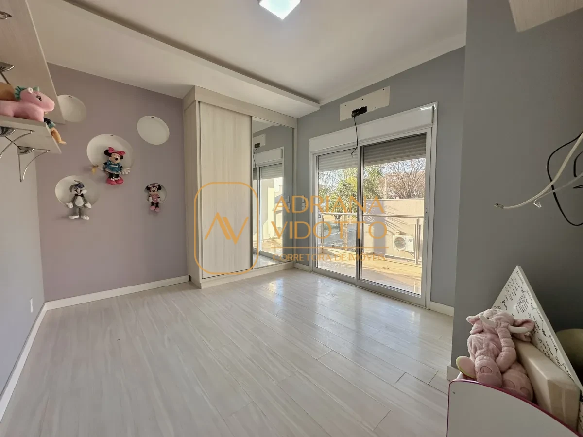 Imagem de IMÓVEL DE ALTO PADRÃO EM CONDOMÍNIO COM 4 SUÍTES, PISCINA, SALA DE JOGOS COM JACUZZI E CINEMA.