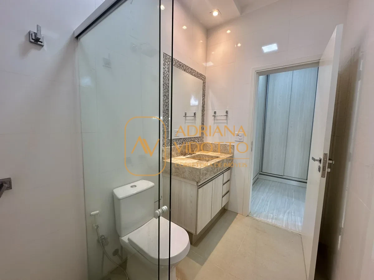 Imagem de IMÓVEL DE ALTO PADRÃO EM CONDOMÍNIO COM 4 SUÍTES, PISCINA, SALA DE JOGOS COM JACUZZI E CINEMA.