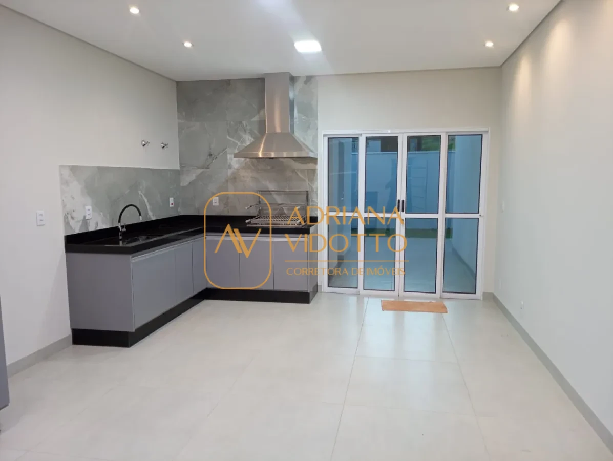 Imagem de CASA A VENDA EM CONDOMÍNIO TIVOLLI COM 3 QUARTOS, SENDO 1 SUÍTE E QUINTAL