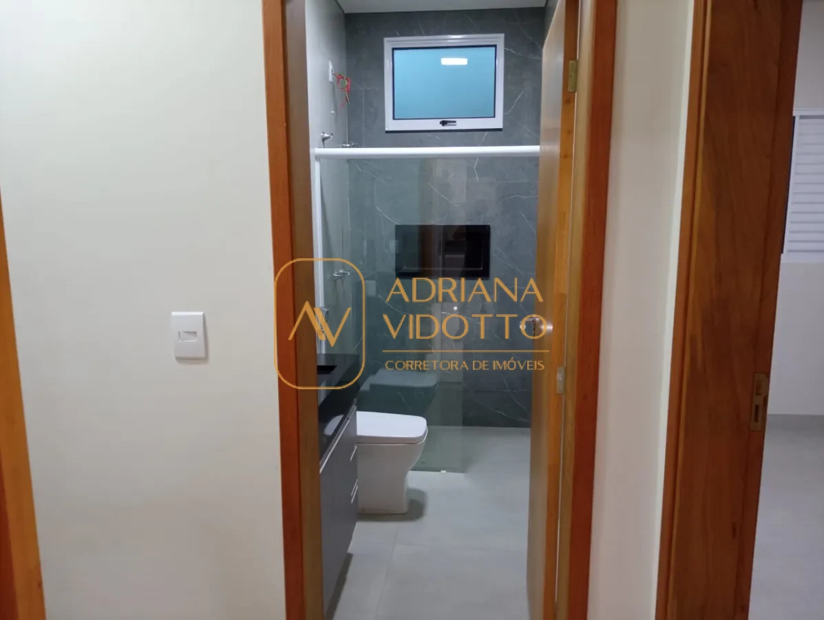 Imagem de CASA A VENDA EM CONDOMÍNIO TIVOLLI COM 3 QUARTOS, SENDO 1 SUÍTE E QUINTAL