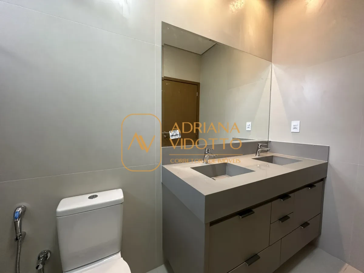 Imagem de Residência de Alto Padrão no Condomínio Quinta dos Tipuanas com 3 suítes, piscina e garagem para 3 carros coberta.