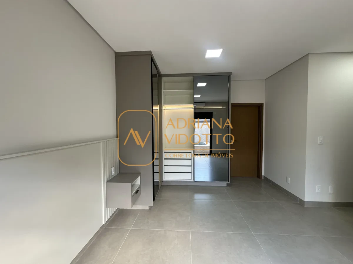 Imagem de Residência de Alto Padrão no Condomínio Quinta dos Tipuanas com 3 suítes, piscina e garagem para 3 carros coberta.