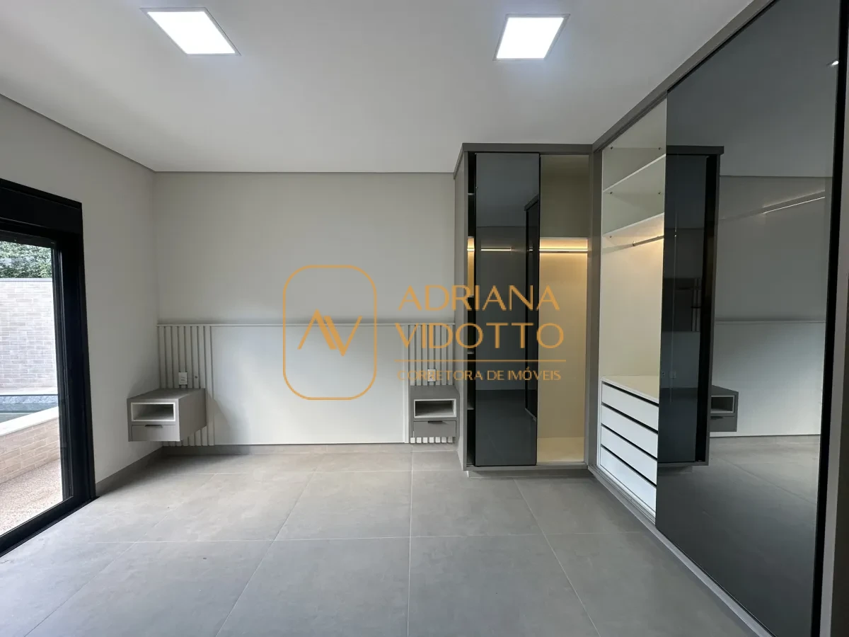 Imagem de Residência de Alto Padrão no Condomínio Quinta dos Tipuanas com 3 suítes, piscina e garagem para 3 carros coberta.