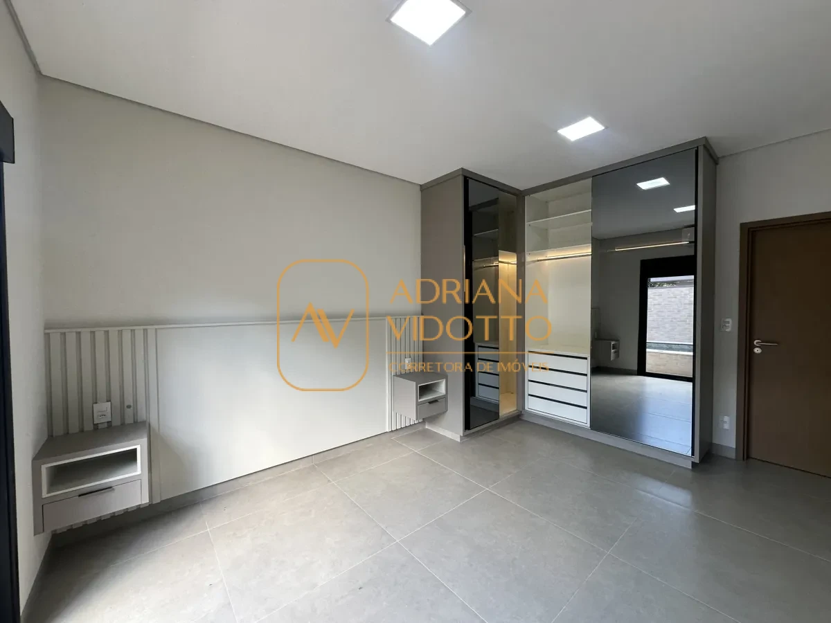 Imagem de Residência de Alto Padrão no Condomínio Quinta dos Tipuanas com 3 suítes, piscina e garagem para 3 carros coberta.