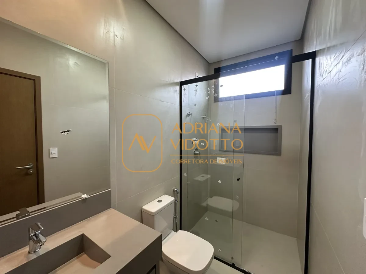 Imagem de Residência de Alto Padrão no Condomínio Quinta dos Tipuanas com 3 suítes, piscina e garagem para 3 carros coberta.