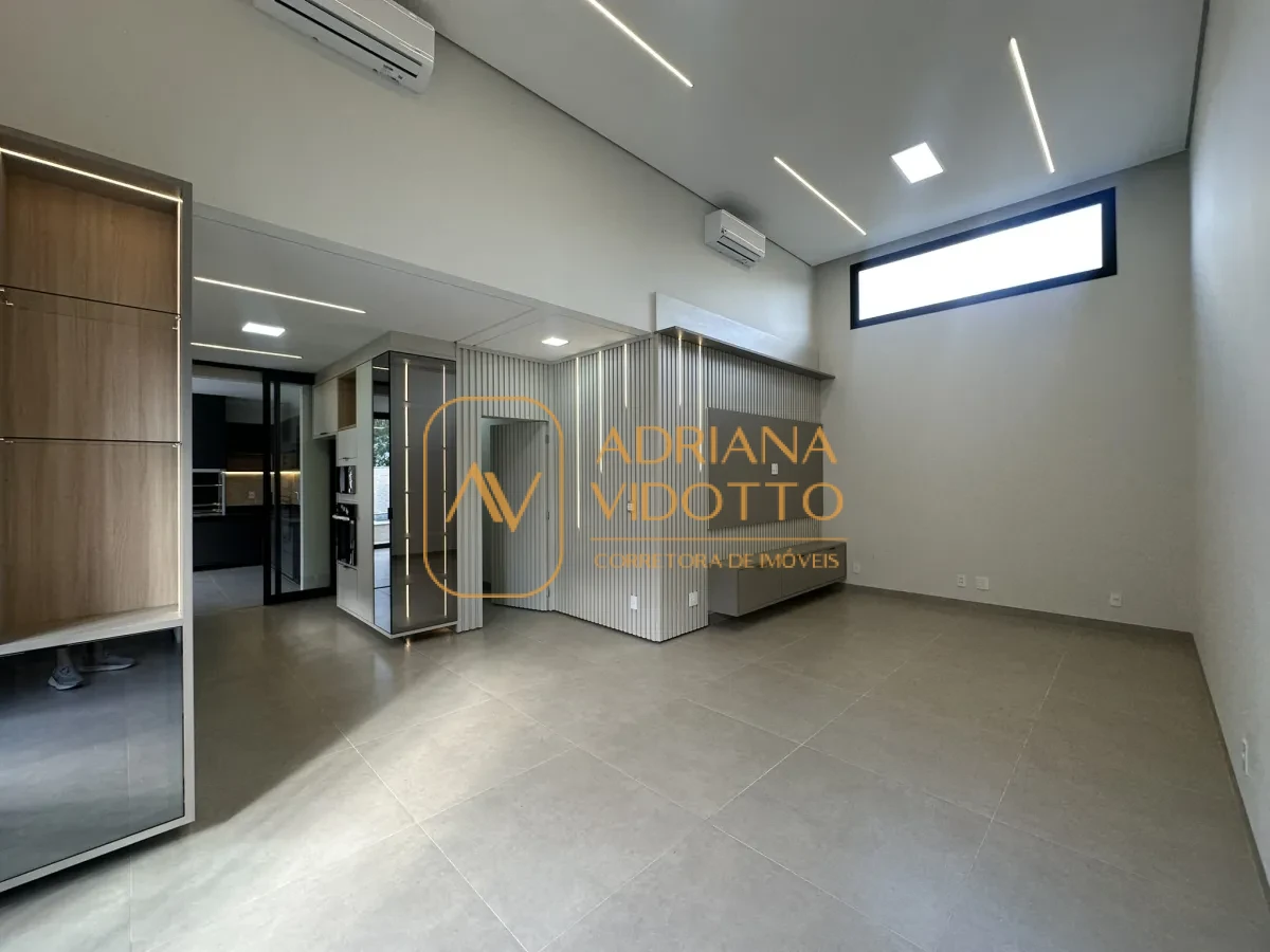 Imagem de Residência de Alto Padrão no Condomínio Quinta dos Tipuanas com 3 suítes, piscina e garagem para 3 carros coberta.