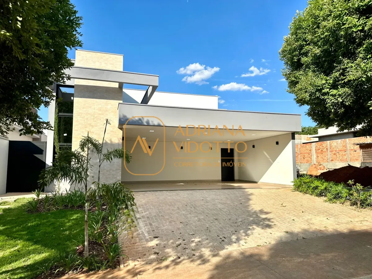 Imagem de Residência de Alto Padrão no Condomínio Quinta dos Tipuanas com 3 suítes, piscina e garagem para 3 carros coberta.