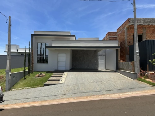 Imagem de CASA A VENDA EM CONDOMÍNIO TIVOLLI COM 3 QUARTOS, SENDO 1 SUÍTE E QUINTAL