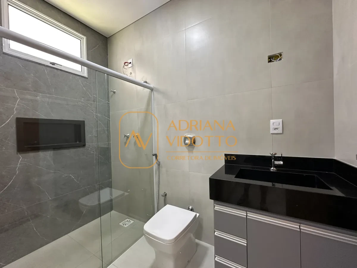 Imagem de CASA A VENDA EM CONDOMÍNIO TIVOLLI COM 3 QUARTOS, SENDO 1 SUÍTE E QUINTAL