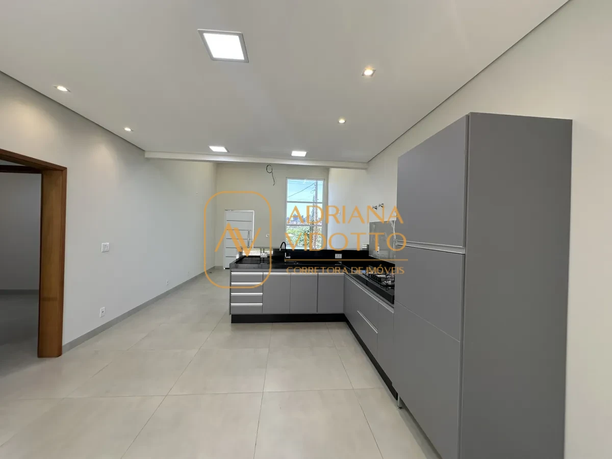 Imagem de CASA A VENDA EM CONDOMÍNIO TIVOLLI COM 3 QUARTOS, SENDO 1 SUÍTE E QUINTAL