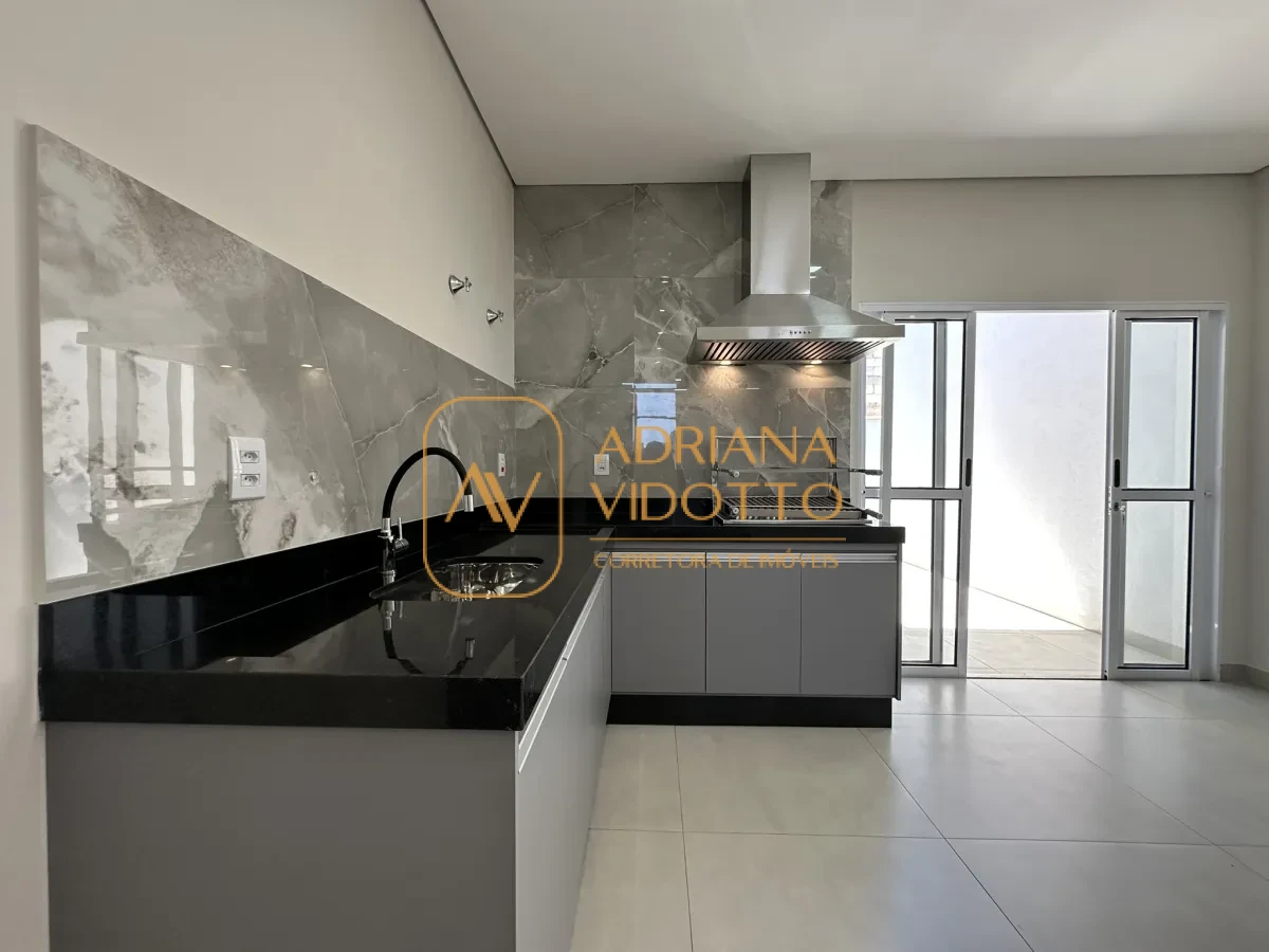 Imagem de CASA A VENDA EM CONDOMÍNIO TIVOLLI COM 3 QUARTOS, SENDO 1 SUÍTE E QUINTAL