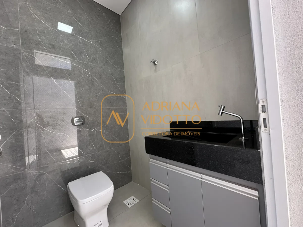 Imagem de CASA A VENDA EM CONDOMÍNIO TIVOLLI COM 3 QUARTOS, SENDO 1 SUÍTE E QUINTAL