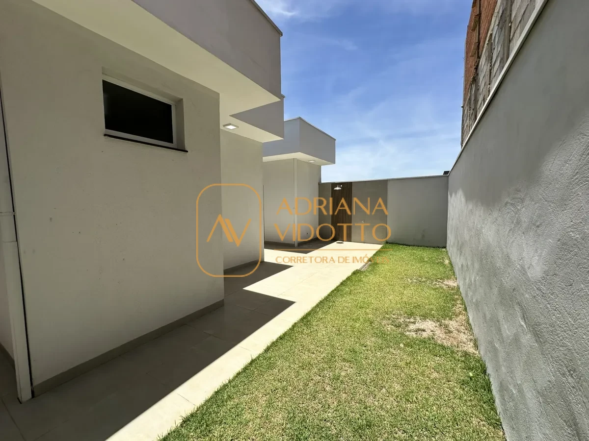 Imagem de CASA A VENDA EM CONDOMÍNIO TIVOLLI COM 3 QUARTOS, SENDO 1 SUÍTE E QUINTAL