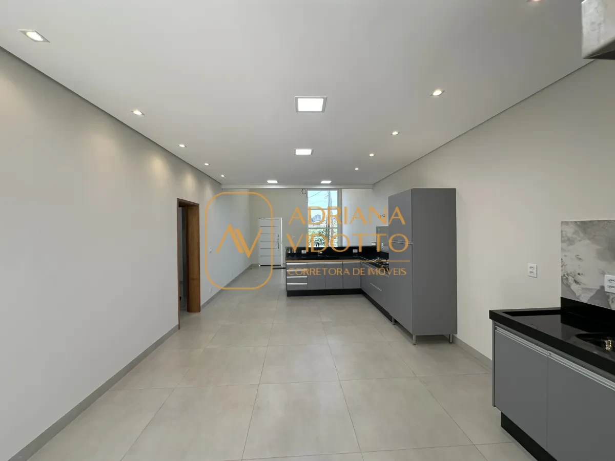 Imagem de CASA A VENDA EM CONDOMÍNIO TIVOLLI COM 3 QUARTOS, SENDO 1 SUÍTE E QUINTAL