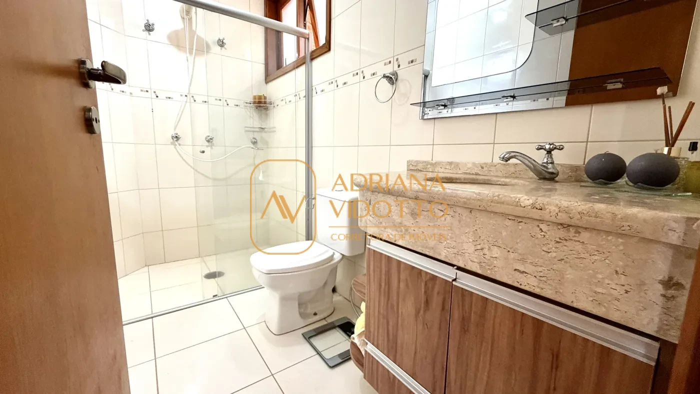 Imagem de SOBRADO A VENDA EM CONDOMÍNIO FLAMBOYANTS COM 2 SUITES TERREAS, MAIS 2 QUARTOS EM CIMA E QUINTAL GRAMADO