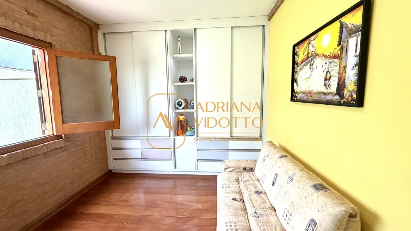 Imagem de SOBRADO A VENDA EM CONDOMÍNIO FLAMBOYANTS COM 2 SUITES TERREAS, MAIS 2 QUARTOS EM CIMA E QUINTAL GRAMADO