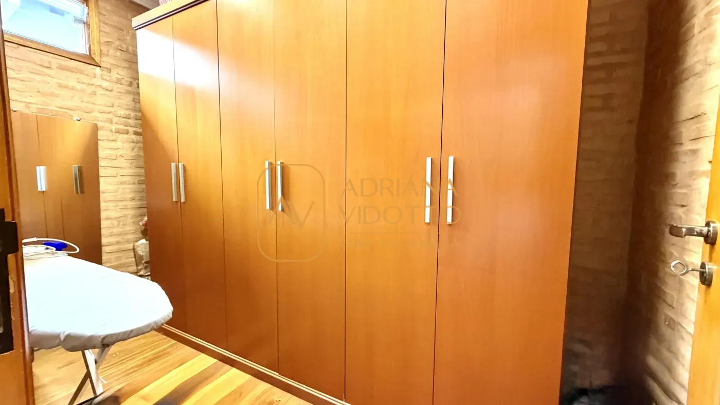 Imagem de SOBRADO A VENDA EM CONDOMÍNIO FLAMBOYANTS COM 2 SUITES TERREAS, MAIS 2 QUARTOS EM CIMA E QUINTAL GRAMADO