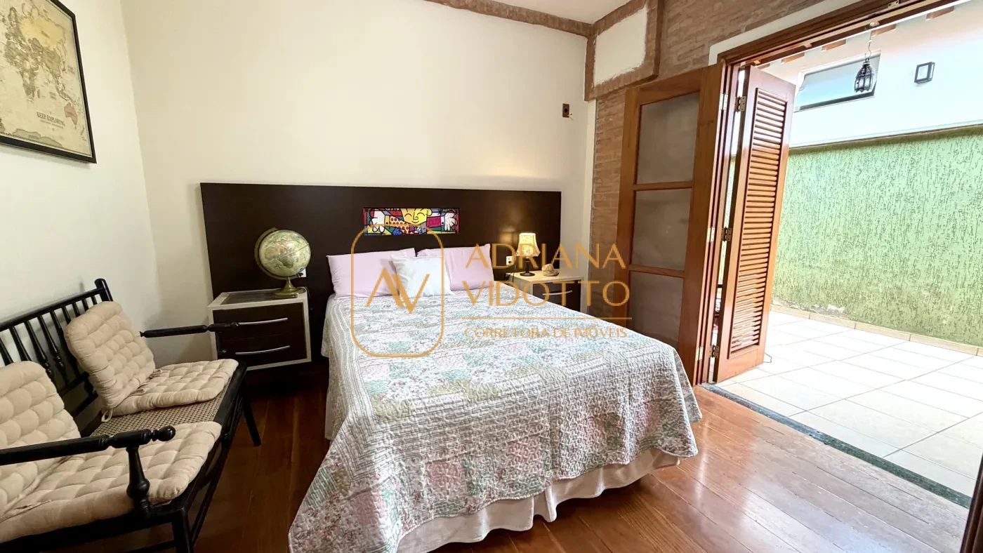 Imagem de SOBRADO A VENDA EM CONDOMÍNIO FLAMBOYANTS COM 2 SUITES TERREAS, MAIS 2 QUARTOS EM CIMA E QUINTAL GRAMADO