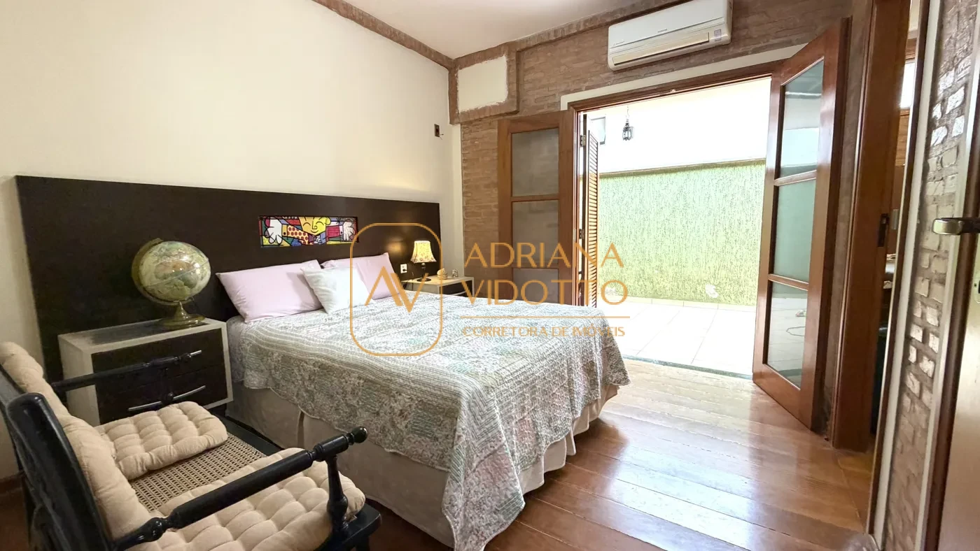 Imagem de SOBRADO A VENDA EM CONDOMÍNIO FLAMBOYANTS COM 2 SUITES TERREAS, MAIS 2 QUARTOS EM CIMA E QUINTAL GRAMADO