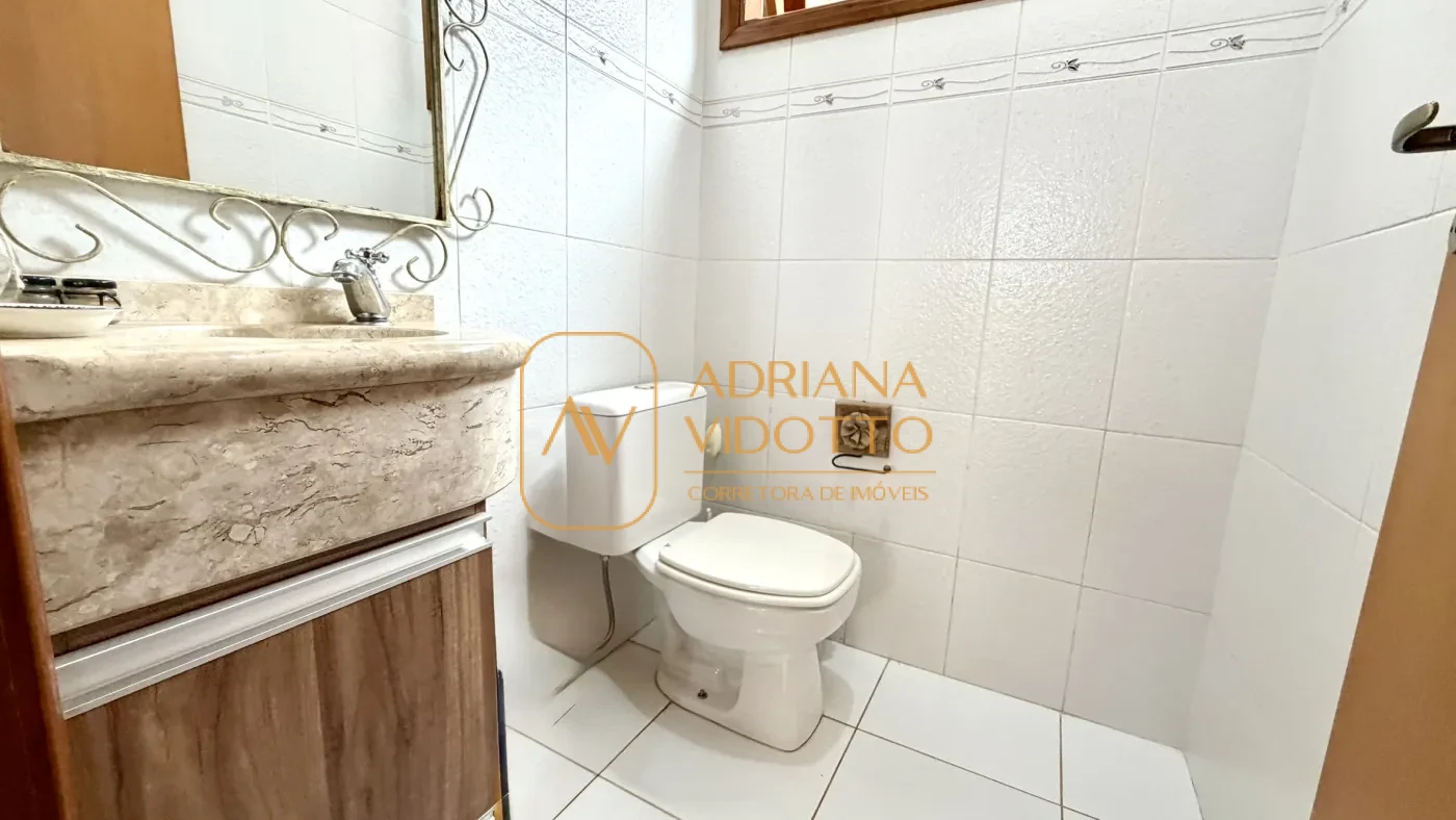 Imagem de SOBRADO A VENDA EM CONDOMÍNIO FLAMBOYANTS COM 2 SUITES TERREAS, MAIS 2 QUARTOS EM CIMA E QUINTAL GRAMADO