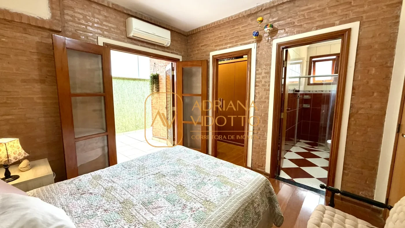 Imagem de SOBRADO A VENDA EM CONDOMÍNIO FLAMBOYANTS COM 2 SUITES TERREAS, MAIS 2 QUARTOS EM CIMA E QUINTAL GRAMADO