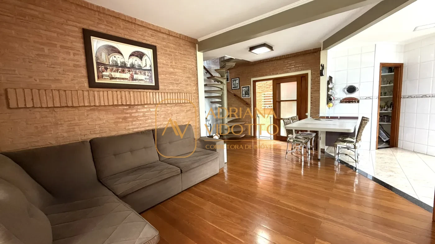 Imagem de SOBRADO A VENDA EM CONDOMÍNIO FLAMBOYANTS COM 2 SUITES TERREAS, MAIS 2 QUARTOS EM CIMA E QUINTAL GRAMADO