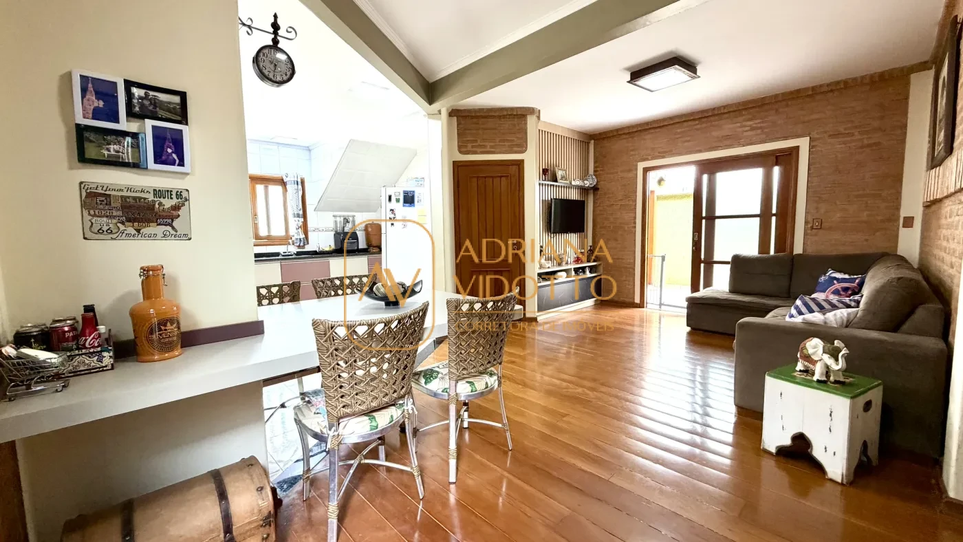 Imagem de SOBRADO A VENDA EM CONDOMÍNIO FLAMBOYANTS COM 2 SUITES TERREAS, MAIS 2 QUARTOS EM CIMA E QUINTAL GRAMADO