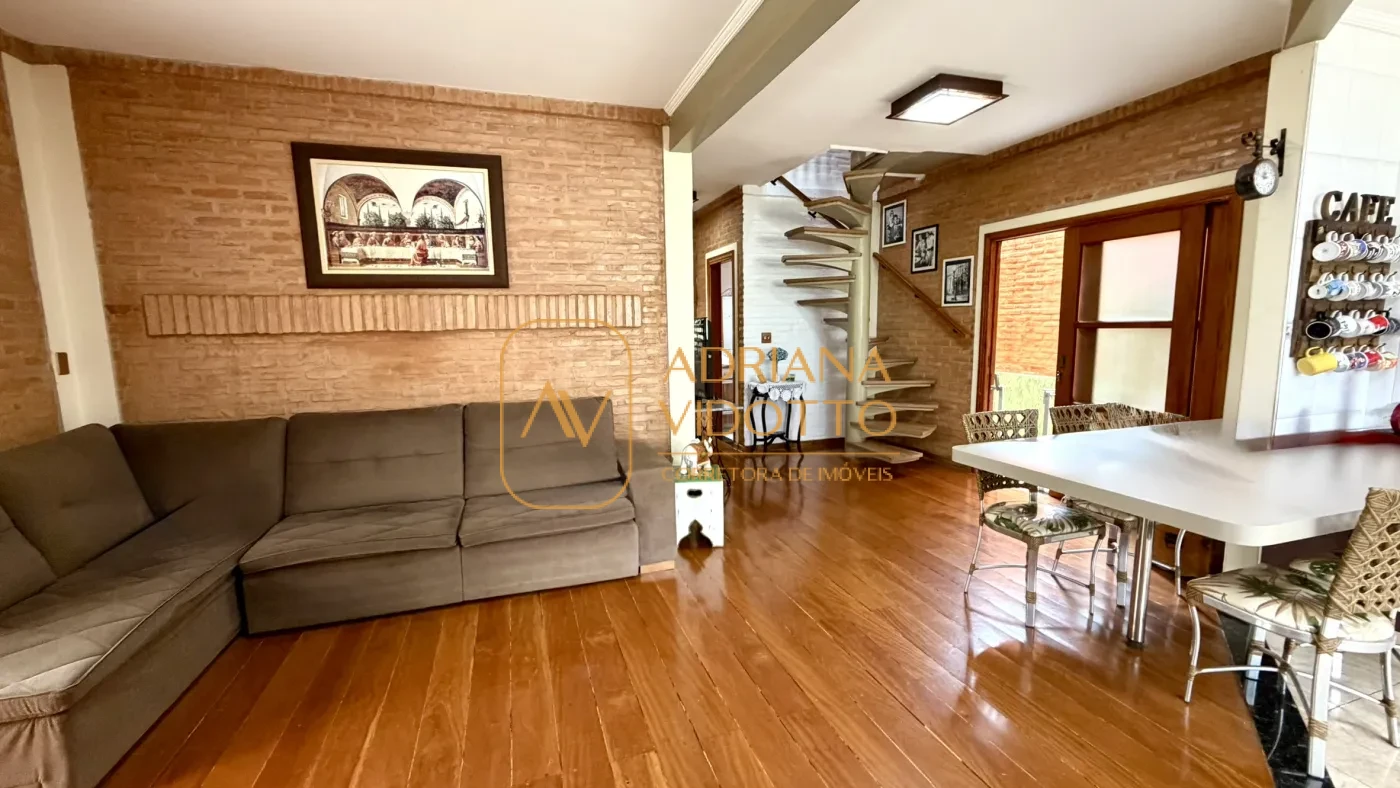 Imagem de SOBRADO A VENDA EM CONDOMÍNIO FLAMBOYANTS COM 2 SUITES TERREAS, MAIS 2 QUARTOS EM CIMA E QUINTAL GRAMADO