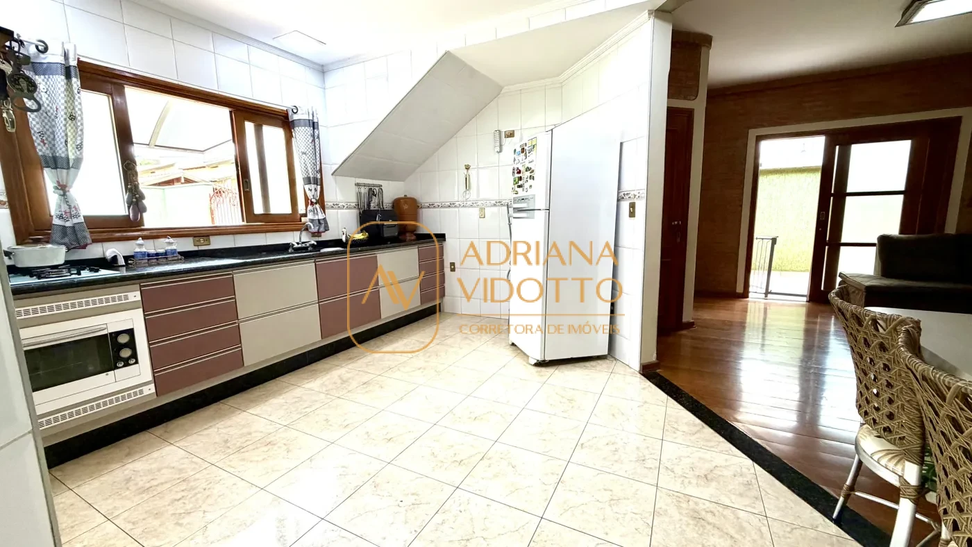 Imagem de SOBRADO A VENDA EM CONDOMÍNIO FLAMBOYANTS COM 2 SUITES TERREAS, MAIS 2 QUARTOS EM CIMA E QUINTAL GRAMADO