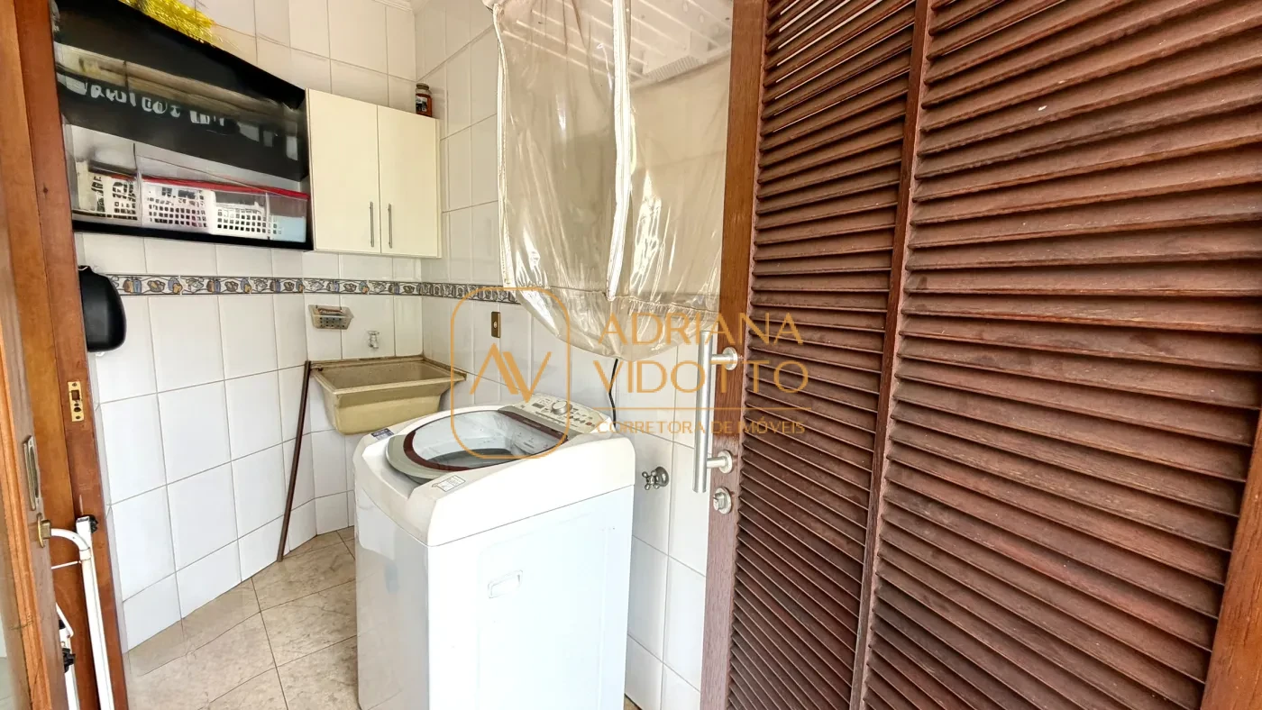 Imagem de SOBRADO A VENDA EM CONDOMÍNIO FLAMBOYANTS COM 2 SUITES TERREAS, MAIS 2 QUARTOS EM CIMA E QUINTAL GRAMADO