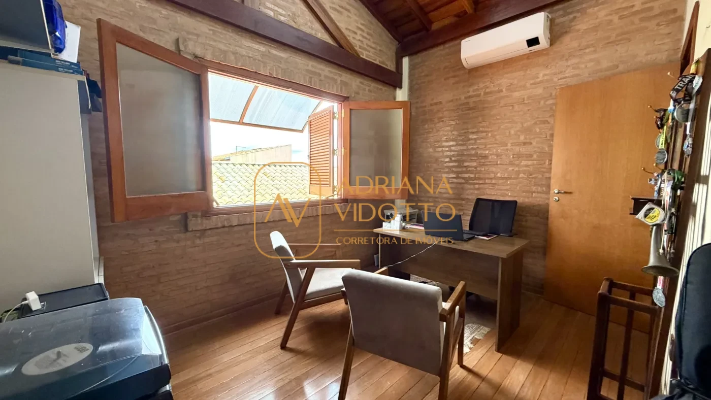 Imagem de SOBRADO A VENDA EM CONDOMÍNIO FLAMBOYANTS COM 2 SUITES TERREAS, MAIS 2 QUARTOS EM CIMA E QUINTAL GRAMADO