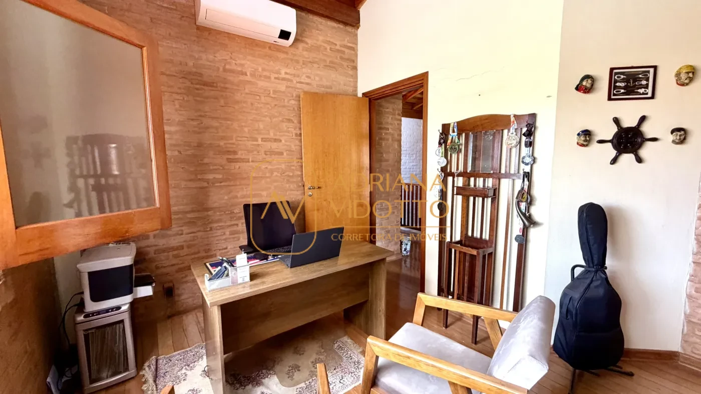 Imagem de SOBRADO A VENDA EM CONDOMÍNIO FLAMBOYANTS COM 2 SUITES TERREAS, MAIS 2 QUARTOS EM CIMA E QUINTAL GRAMADO