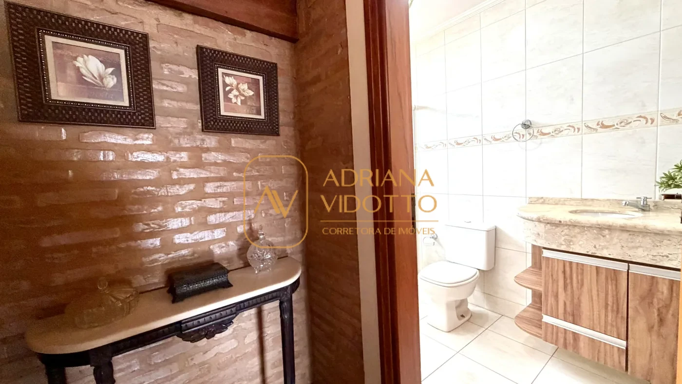 Imagem de SOBRADO A VENDA EM CONDOMÍNIO FLAMBOYANTS COM 2 SUITES TERREAS, MAIS 2 QUARTOS EM CIMA E QUINTAL GRAMADO