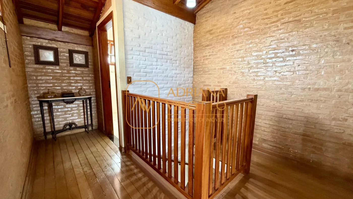 Imagem de SOBRADO A VENDA EM CONDOMÍNIO FLAMBOYANTS COM 2 SUITES TERREAS, MAIS 2 QUARTOS EM CIMA E QUINTAL GRAMADO