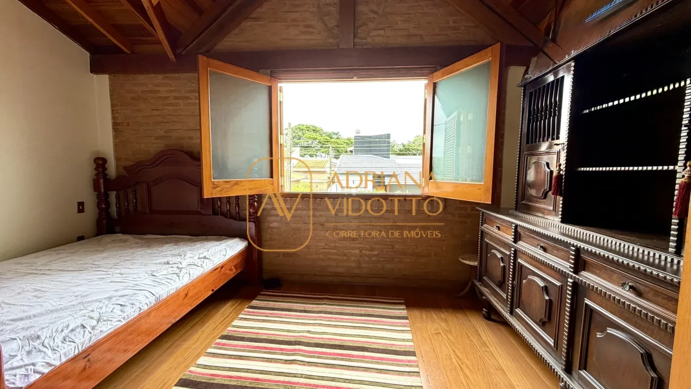 Imagem de SOBRADO A VENDA EM CONDOMÍNIO FLAMBOYANTS COM 2 SUITES TERREAS, MAIS 2 QUARTOS EM CIMA E QUINTAL GRAMADO