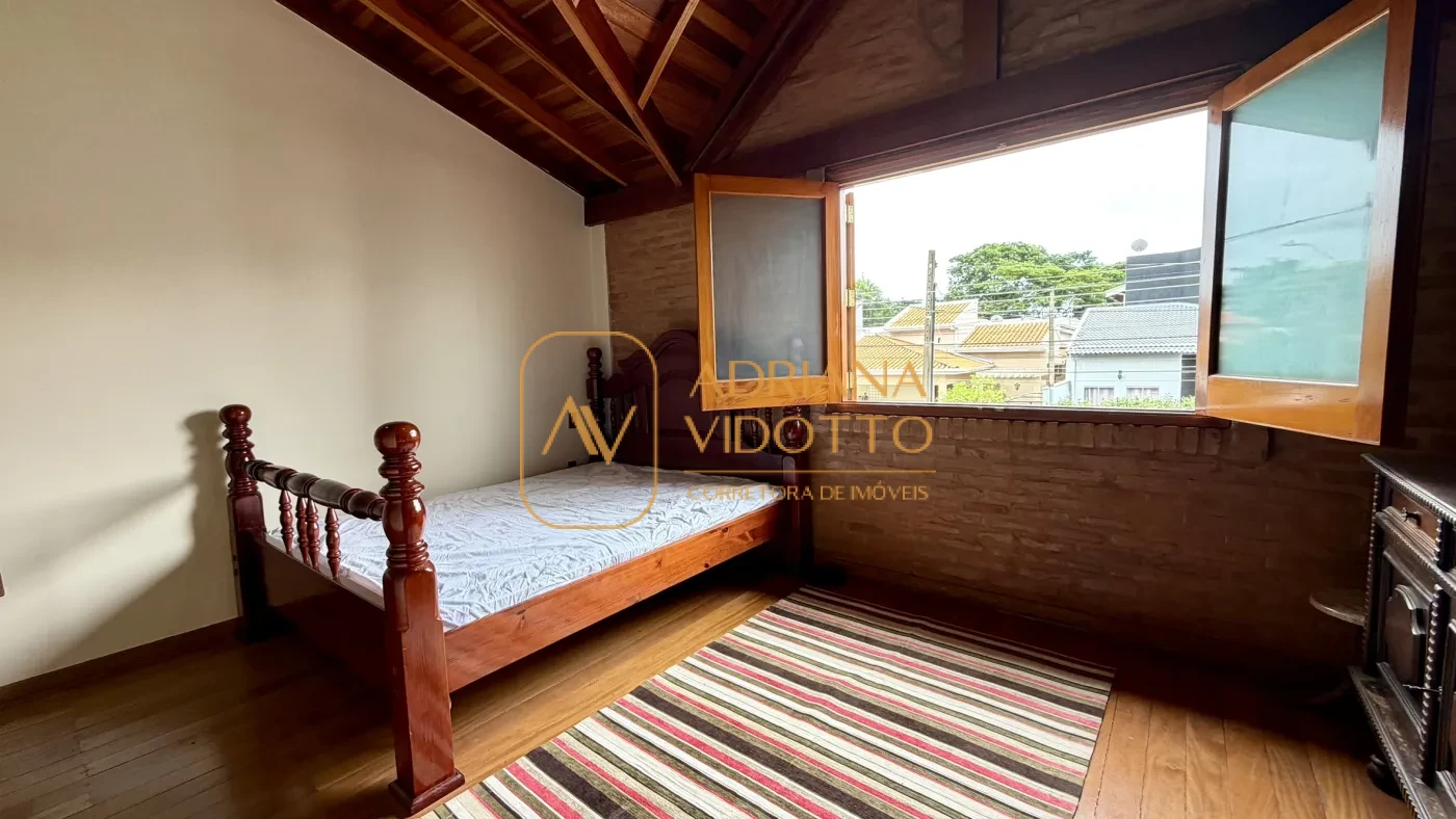 Imagem de SOBRADO A VENDA EM CONDOMÍNIO FLAMBOYANTS COM 2 SUITES TERREAS, MAIS 2 QUARTOS EM CIMA E QUINTAL GRAMADO