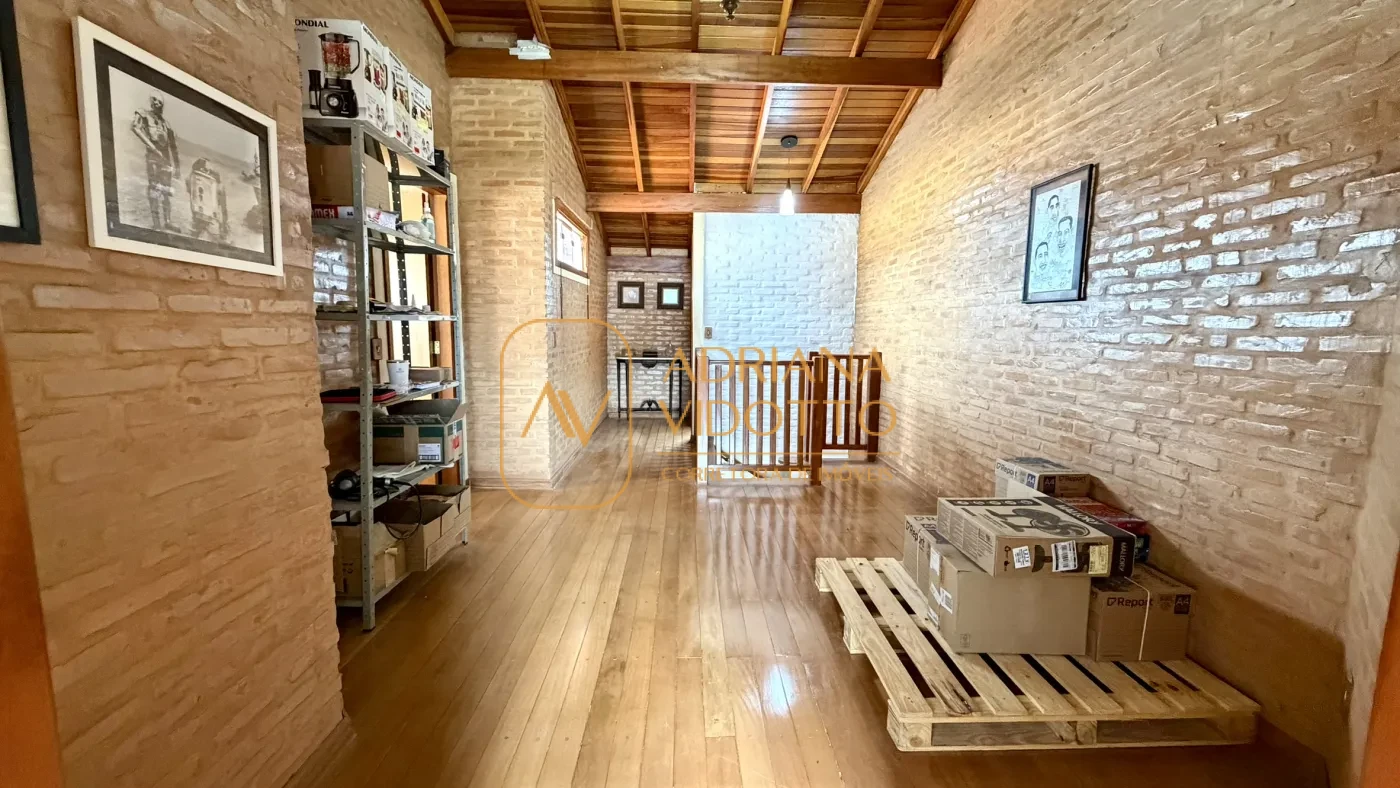 Imagem de SOBRADO A VENDA EM CONDOMÍNIO FLAMBOYANTS COM 2 SUITES TERREAS, MAIS 2 QUARTOS EM CIMA E QUINTAL GRAMADO