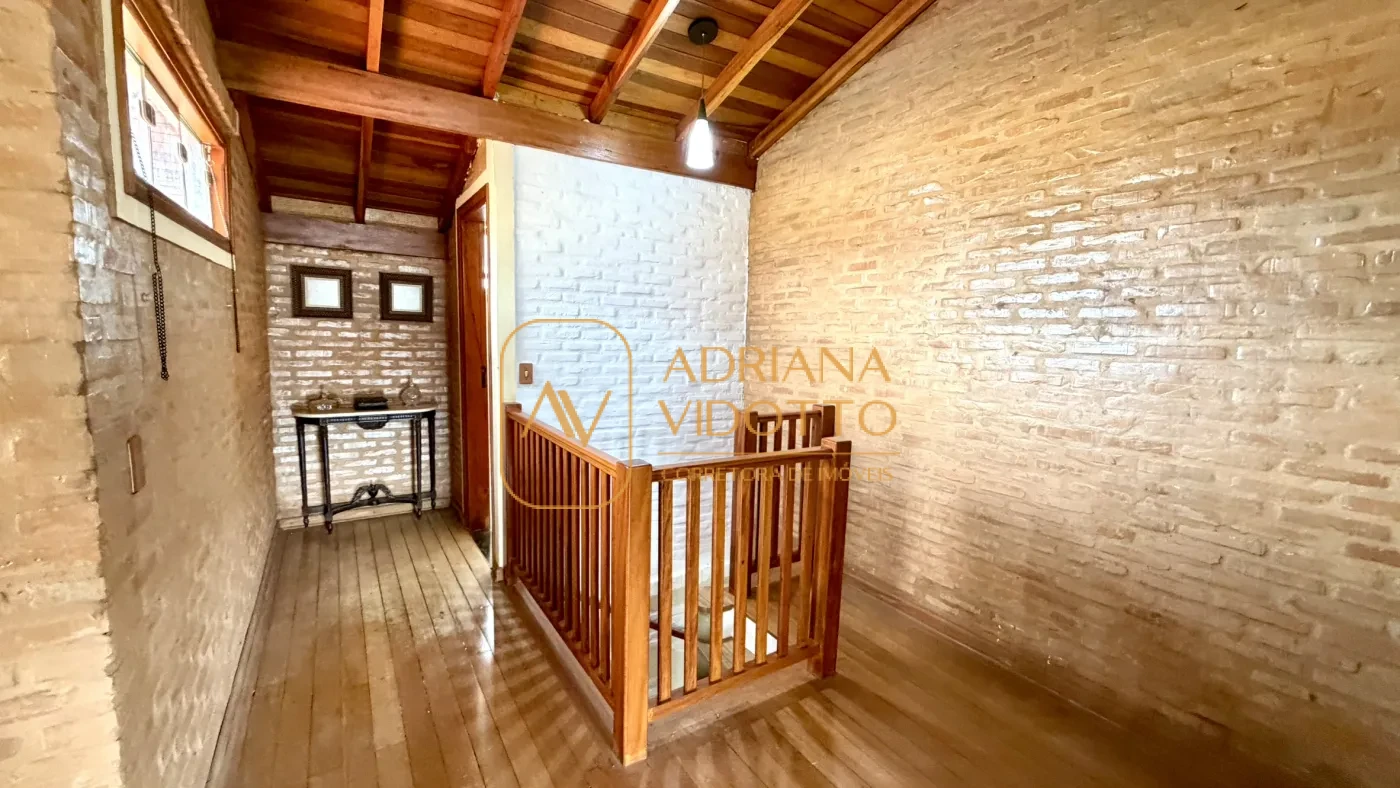 Imagem de SOBRADO A VENDA EM CONDOMÍNIO FLAMBOYANTS COM 2 SUITES TERREAS, MAIS 2 QUARTOS EM CIMA E QUINTAL GRAMADO