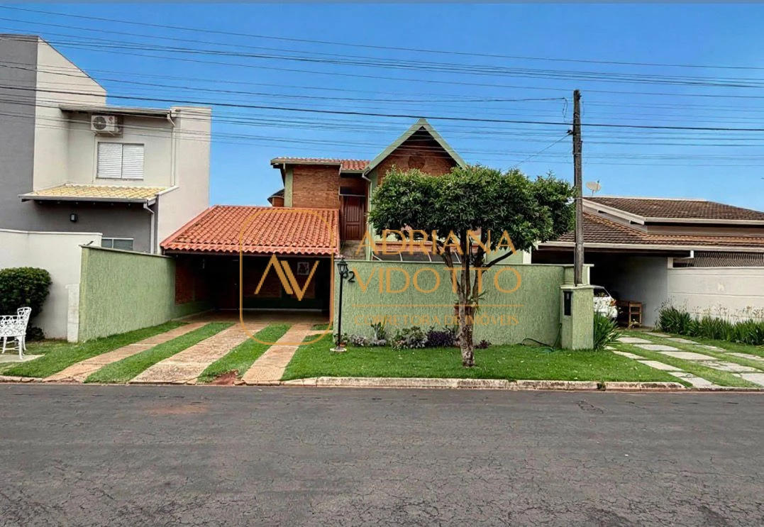 Imagem de SOBRADO A VENDA EM CONDOMÍNIO FLAMBOYANTS COM 2 SUITES TERREAS, MAIS 2 QUARTOS EM CIMA E QUINTAL GRAMADO
