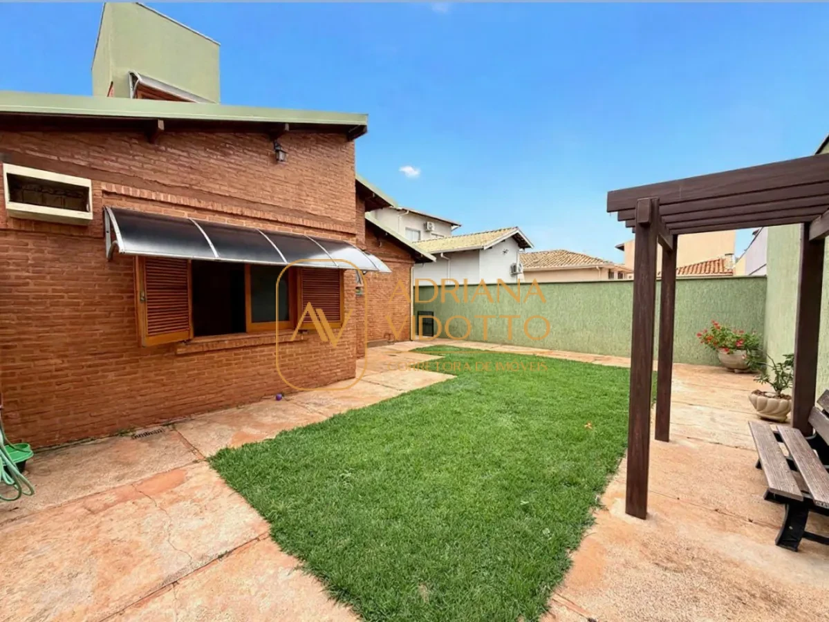 Imagem de SOBRADO A VENDA EM CONDOMÍNIO FLAMBOYANTS COM 2 SUITES TERREAS, MAIS 2 QUARTOS EM CIMA E QUINTAL GRAMADO