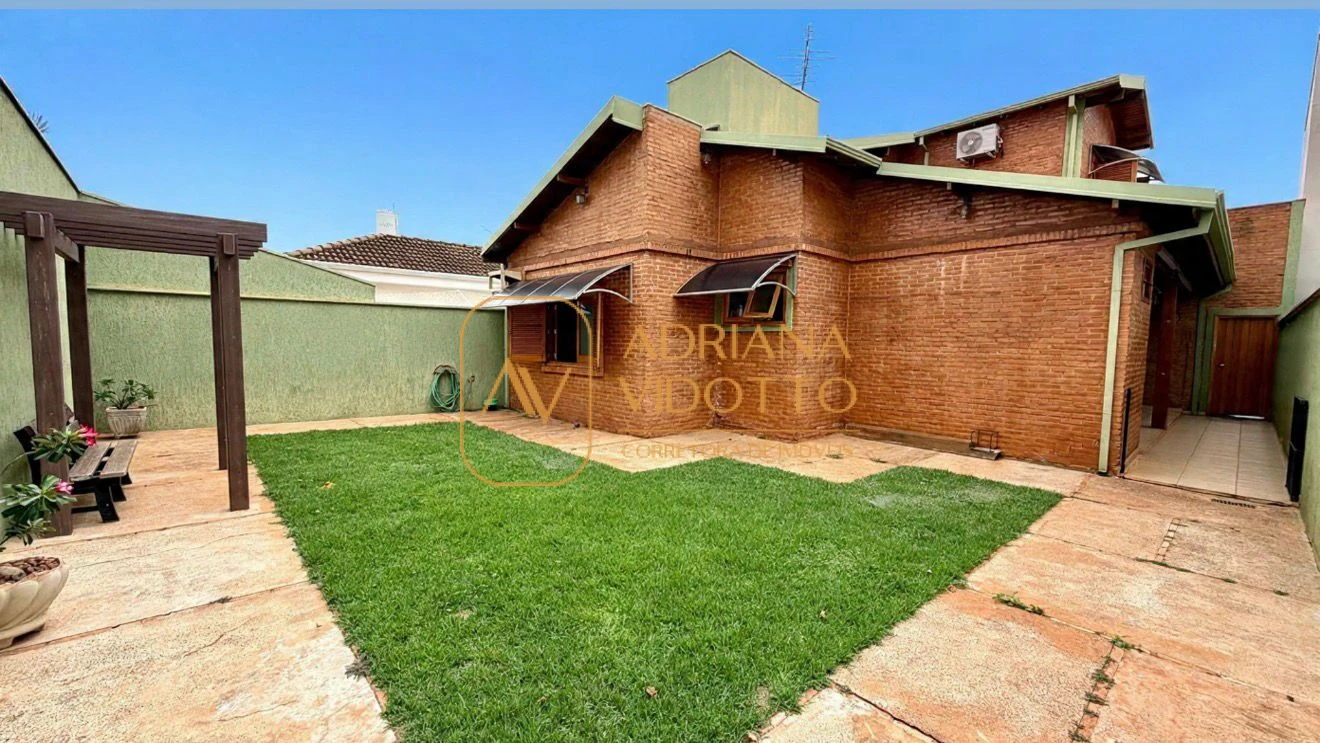 Imagem de SOBRADO A VENDA EM CONDOMÍNIO FLAMBOYANTS COM 2 SUITES TERREAS, MAIS 2 QUARTOS EM CIMA E QUINTAL GRAMADO