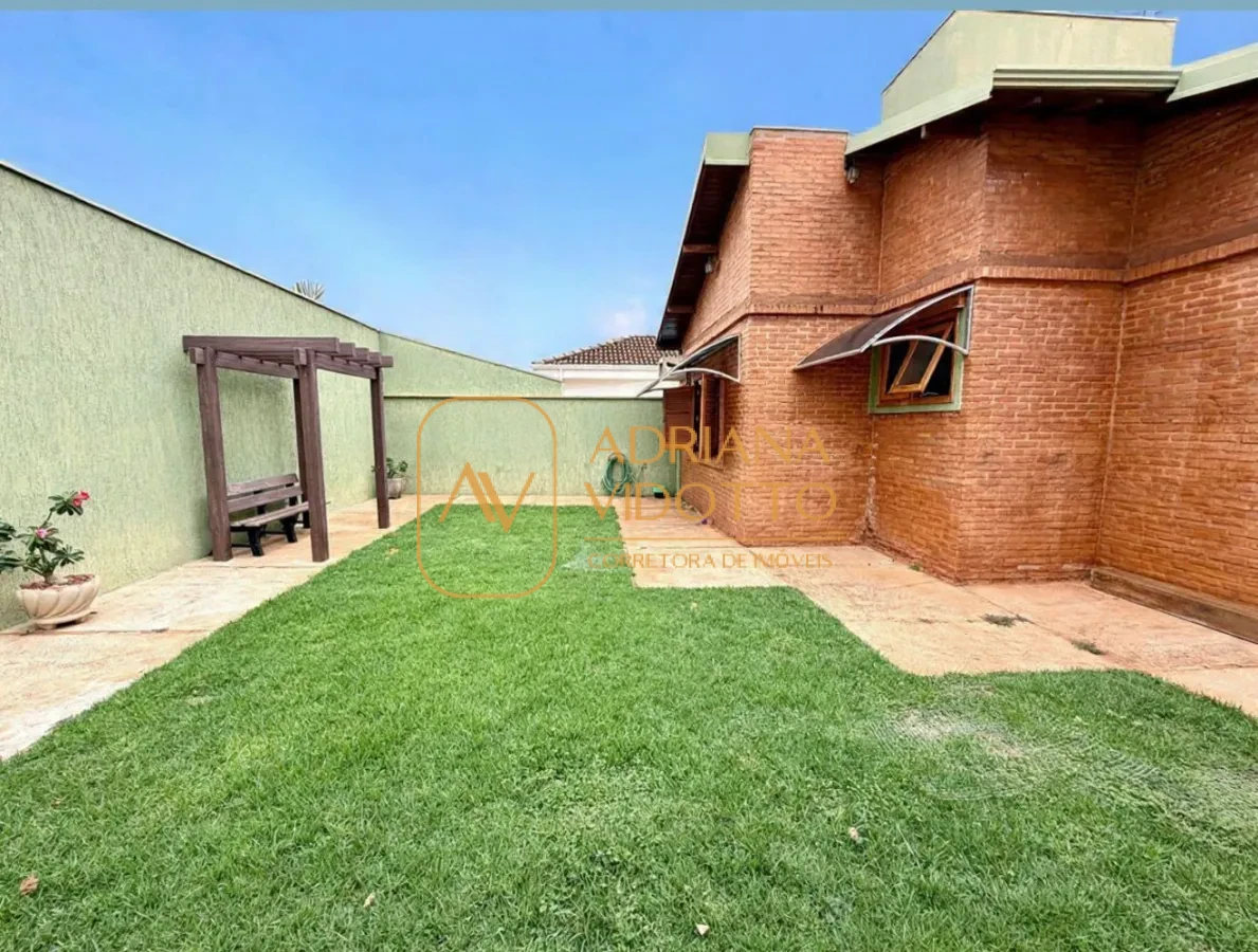 Imagem de SOBRADO A VENDA EM CONDOMÍNIO FLAMBOYANTS COM 2 SUITES TERREAS, MAIS 2 QUARTOS EM CIMA E QUINTAL GRAMADO