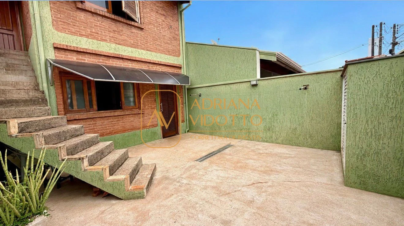 Imagem de SOBRADO A VENDA EM CONDOMÍNIO FLAMBOYANTS COM 2 SUITES TERREAS, MAIS 2 QUARTOS EM CIMA E QUINTAL GRAMADO